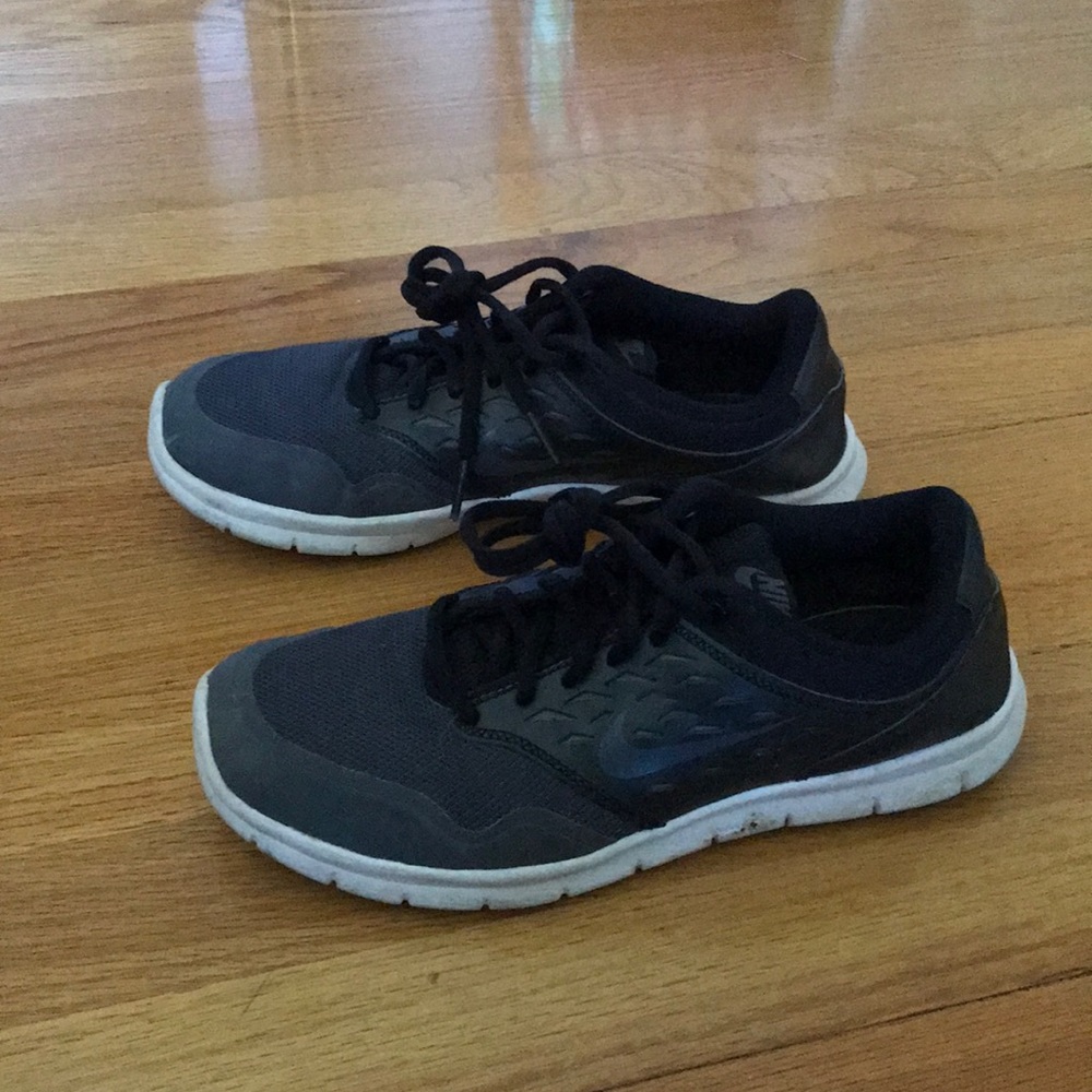 Nike women’s sneakers